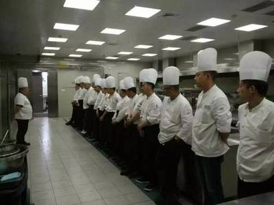 中式餐饮如何破局？标准化管理的实践路径与未来展望