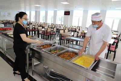 深入基层解民忧 优化服务暖人心——集团党委书记、董事长赵首沣赴基层单位开展“我为群众办实事”实践活动，聚焦餐饮企业管理服务提升